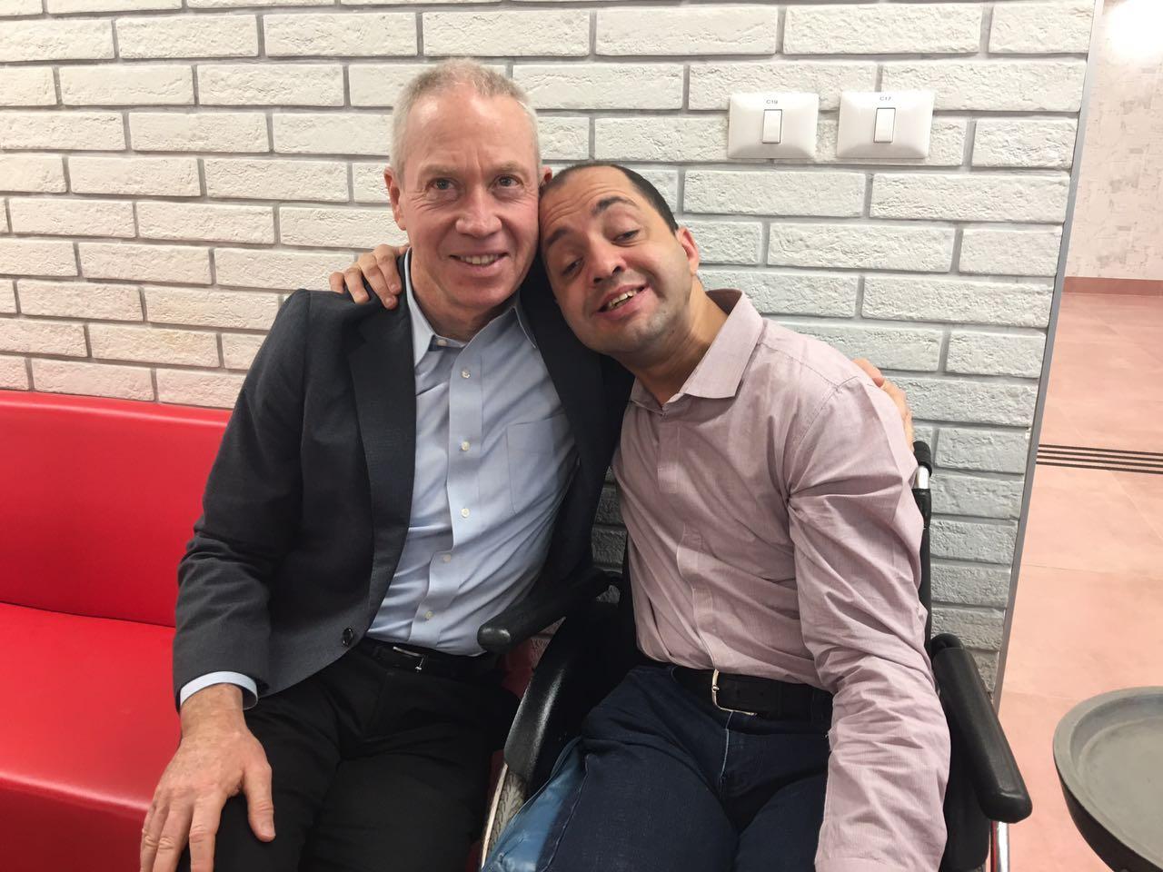 השר גלנט בביקור במרכז שלוה. 